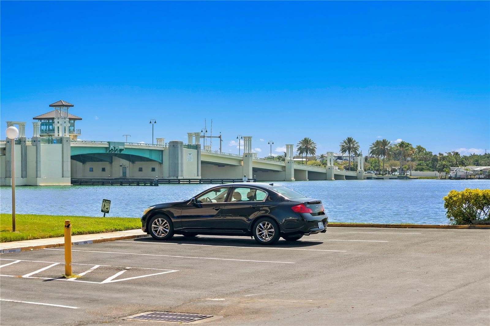 Condominium at 450 TREASURE ISLAND CSWY #104, TREASURE ISLAND, photo 29 of 36