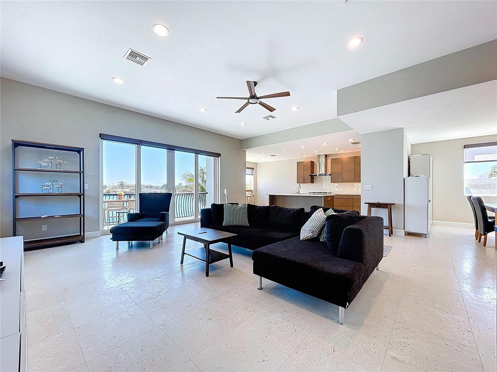 Single Family Residence at 306 BAY PLZ, TREASURE ISLAND, photo 6 of 75