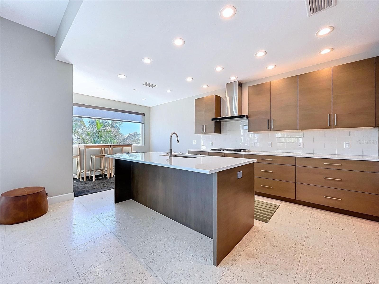 Single Family Residence at 306 BAY PLZ, TREASURE ISLAND, photo 14 of 75