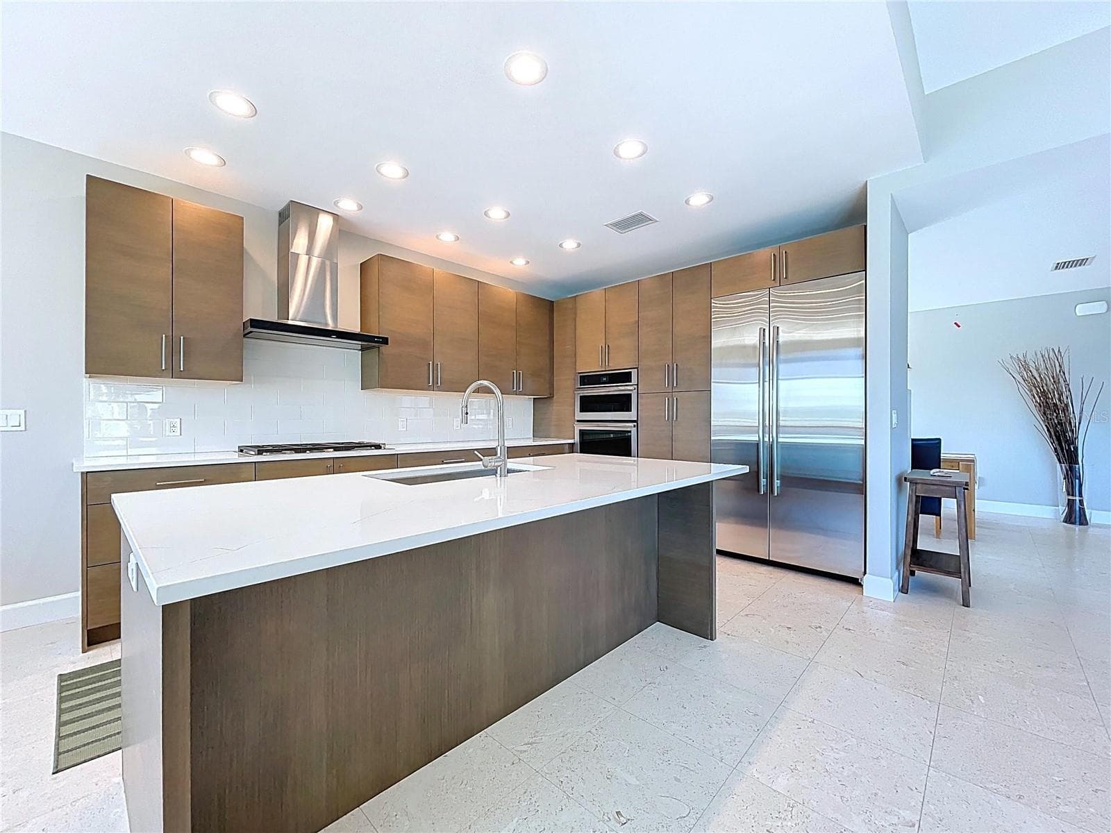 Single Family Residence at 306 BAY PLZ, TREASURE ISLAND, photo 16 of 75