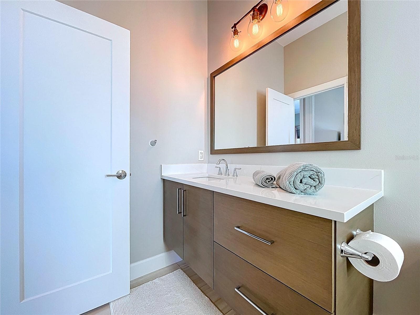 Single Family Residence at 306 BAY PLZ, TREASURE ISLAND, photo 43 of 75