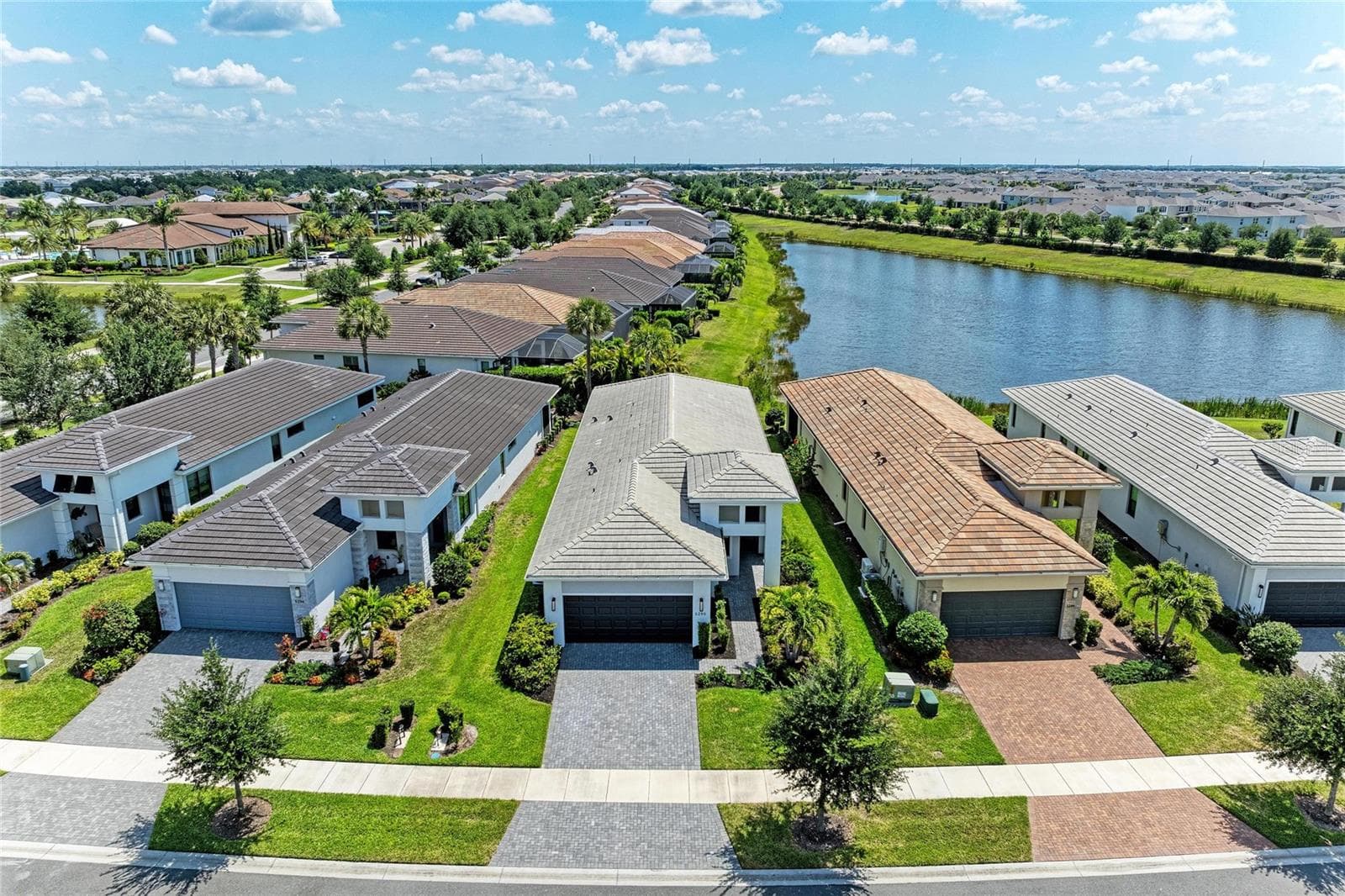 5290 BARNETT CIR