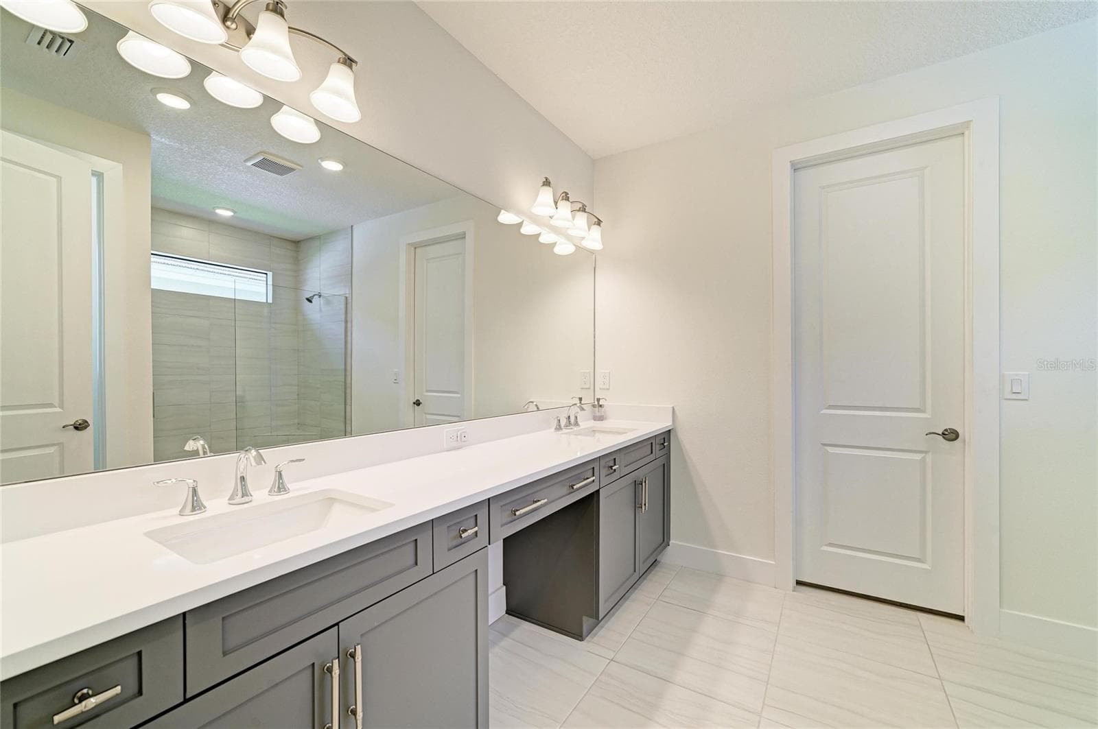 Ensuite bath off Primary - 5290 BARNETT CIR, BRADENTON