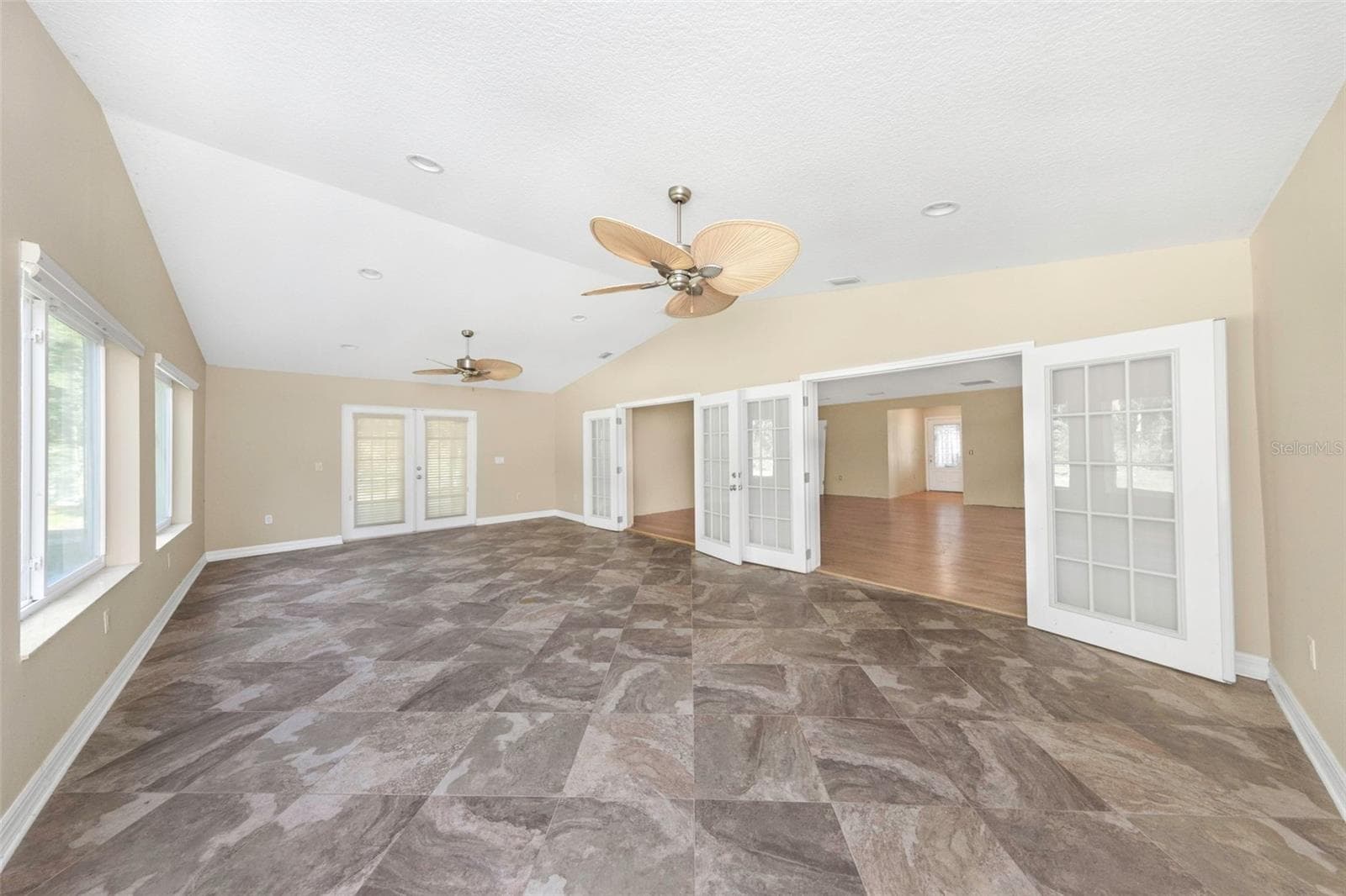 Family Room - Reverse View - 4101 WINDTREE DR, TAMPA
