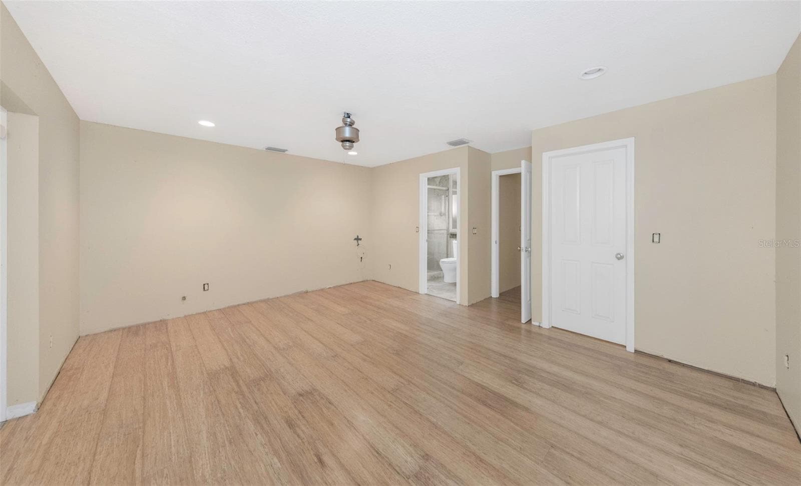 Master Bedroom - Reverse View - 4101 WINDTREE DR, TAMPA