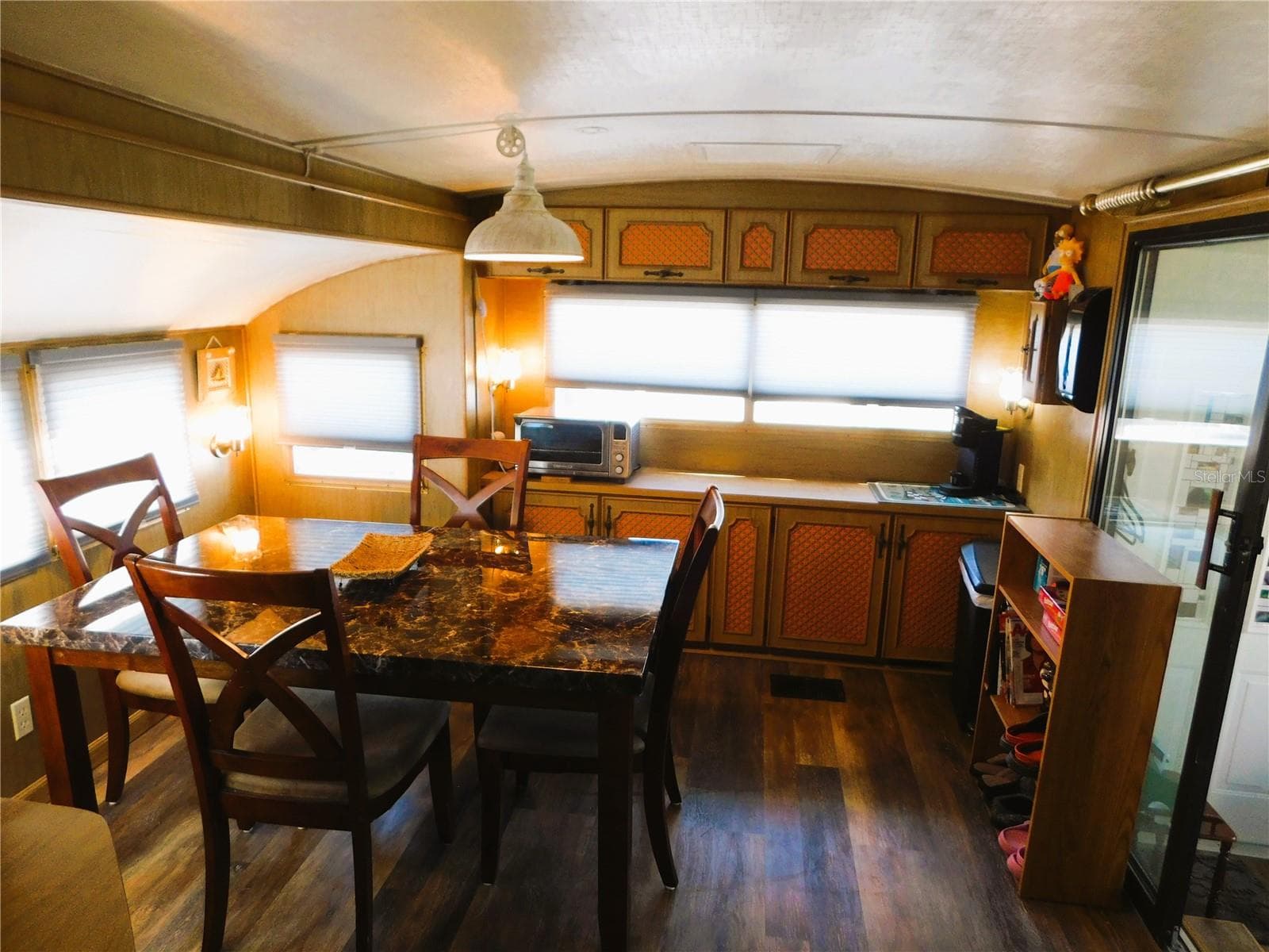 Nice kitchen and eating area. - 9000 US HIGHWAY 192 #166, CLERMONT