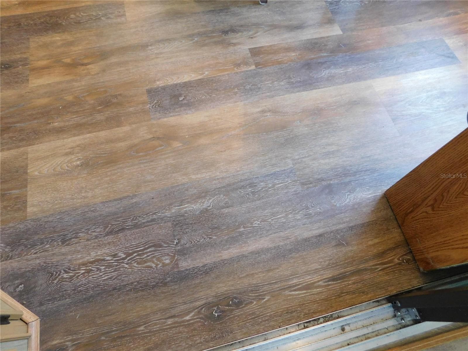 Flooring. - 9000 US HIGHWAY 192 #166, CLERMONT