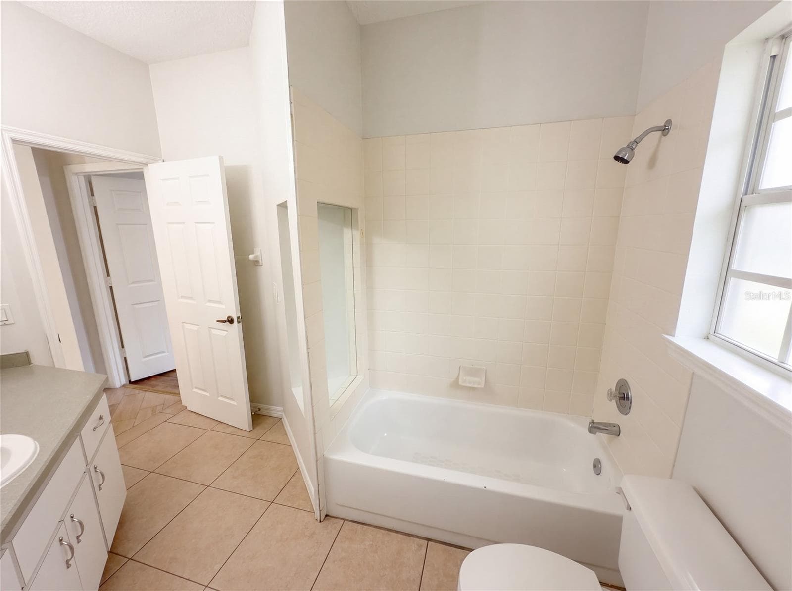 Single Family Residence at 680 MACGLENROSS DR, OVIEDO, photo 22 of 28