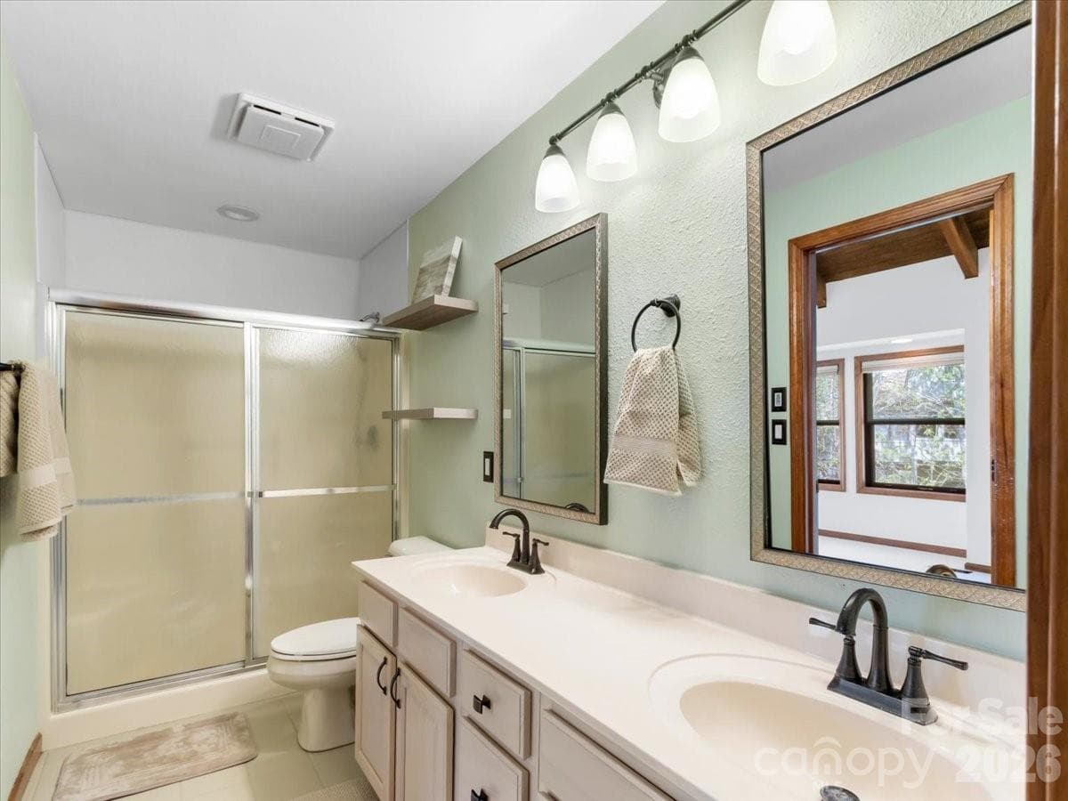Primary with en-suite - 49 Slickrock Ridge Way S, Burnsville