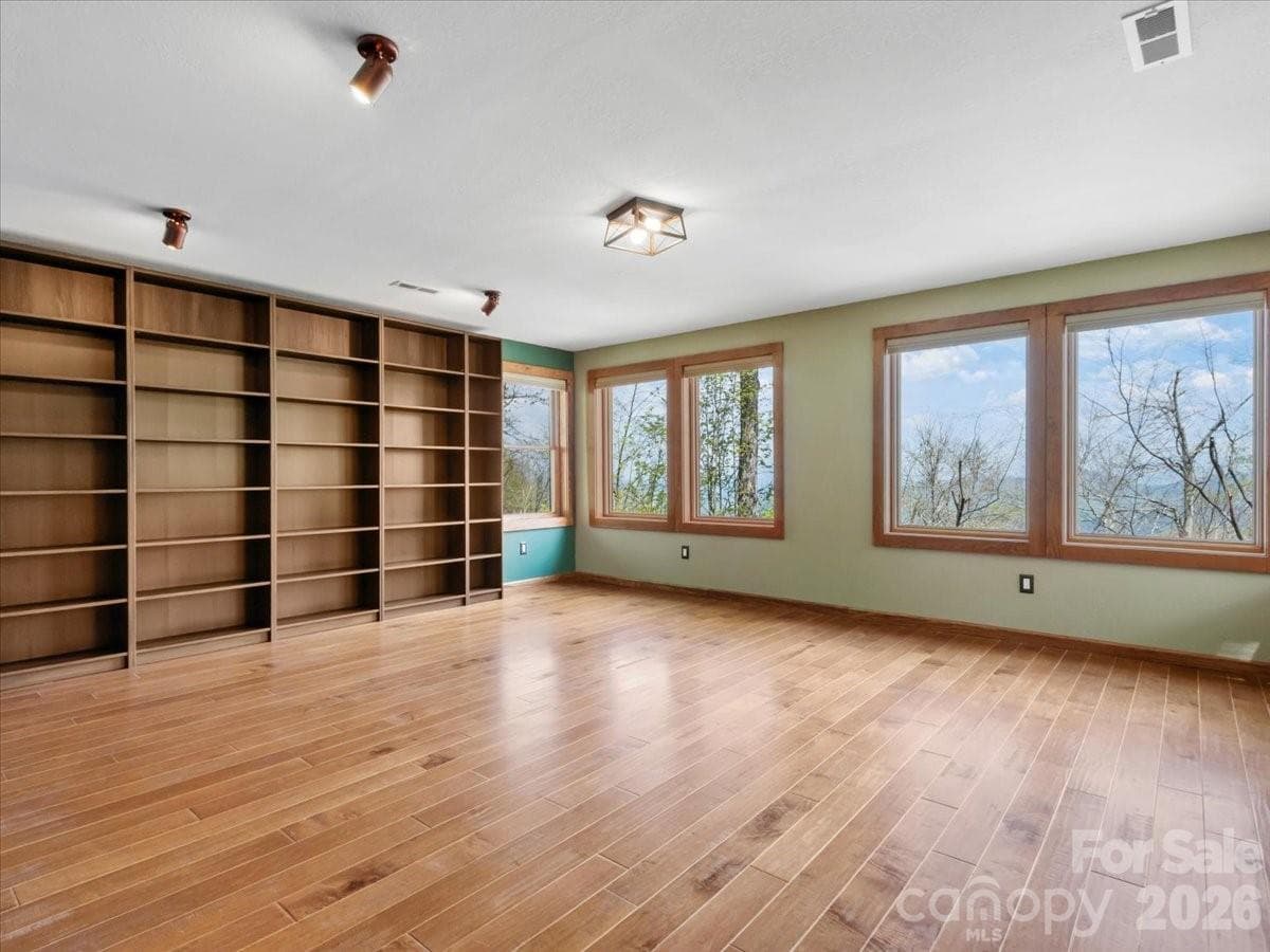 Hardwood floors and built-ins - 49 Slickrock Ridge Way S, Burnsville
