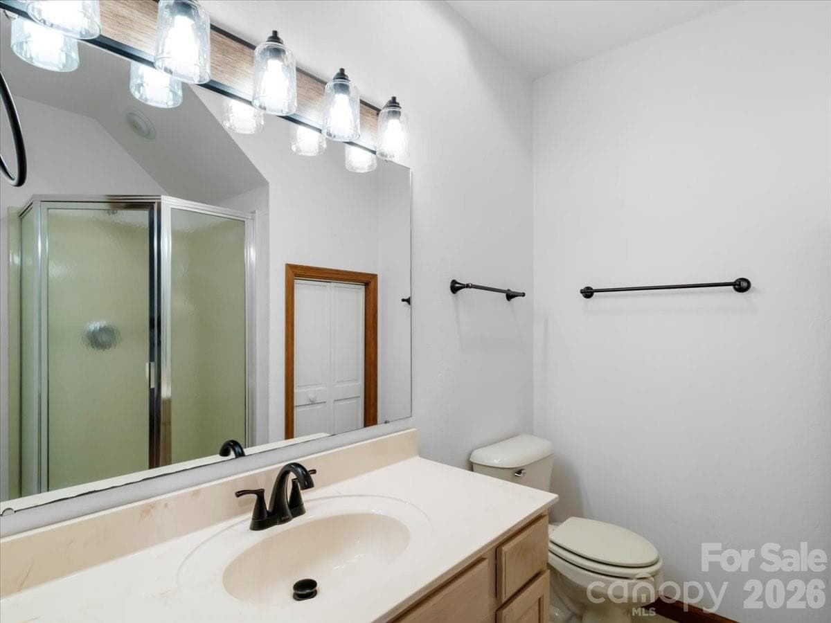 Full-bath in basement - 49 Slickrock Ridge Way S, Burnsville