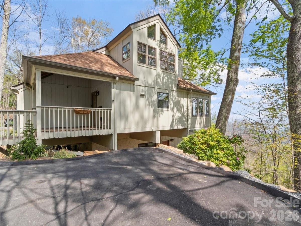 Large parking for two with main level access - Burnsville