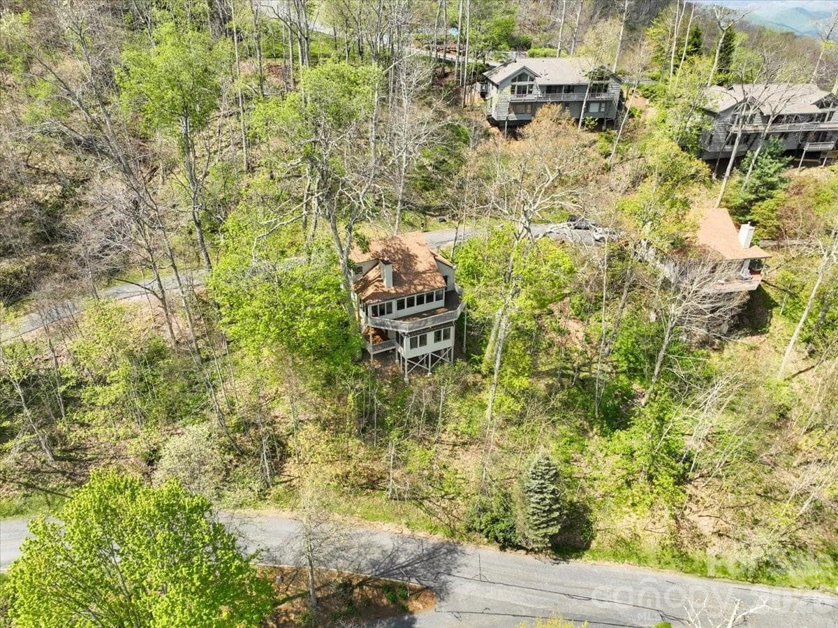 Private yet neighbors nearby! - 49 Slickrock Ridge Way S, Burnsville