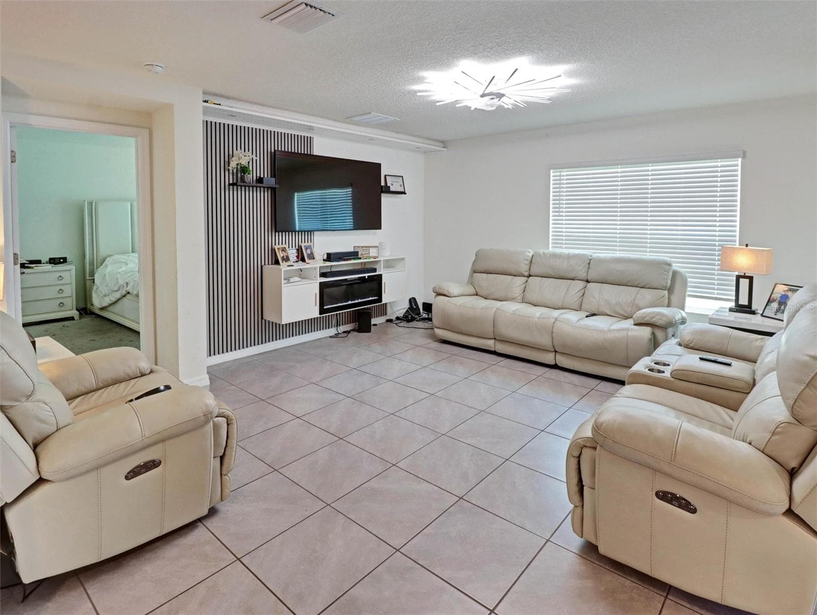 Single Family Residence at 1202 TAHITIAN SUNRISE DR, PLANT CITY, photo 2 of 15