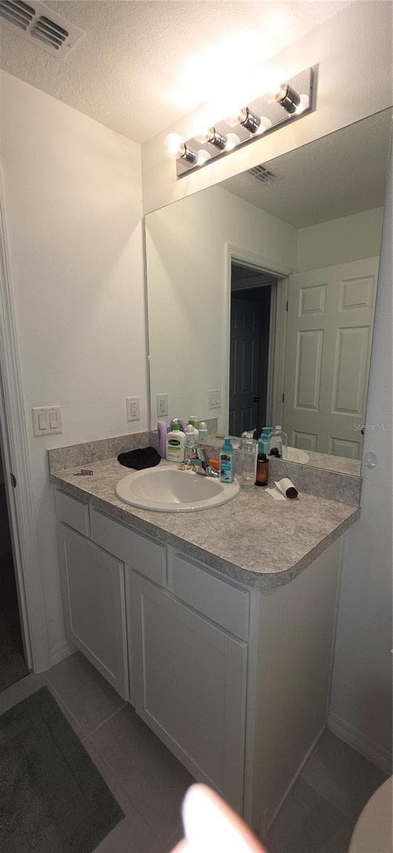 Guest Bath - 558 TASCO AVE SW, PALM BAY