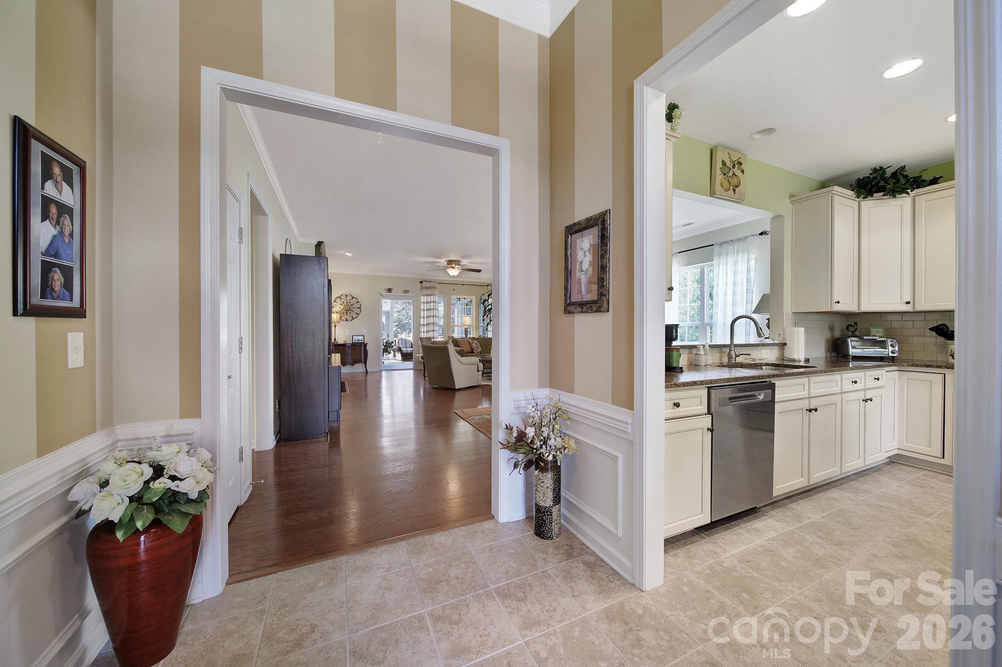 Single Family Residence at 3021 Voyageurs Way, Fort Mill, photo 3 of 44