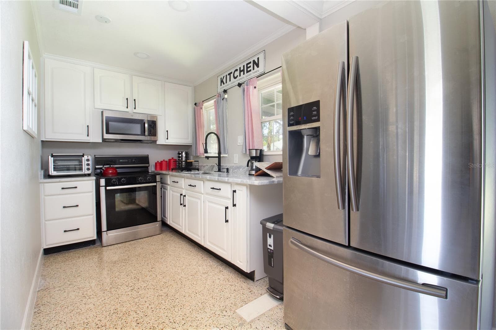 Single Family Residence at 7716 E COMANCHE AVE, TAMPA, photo 10 of 48