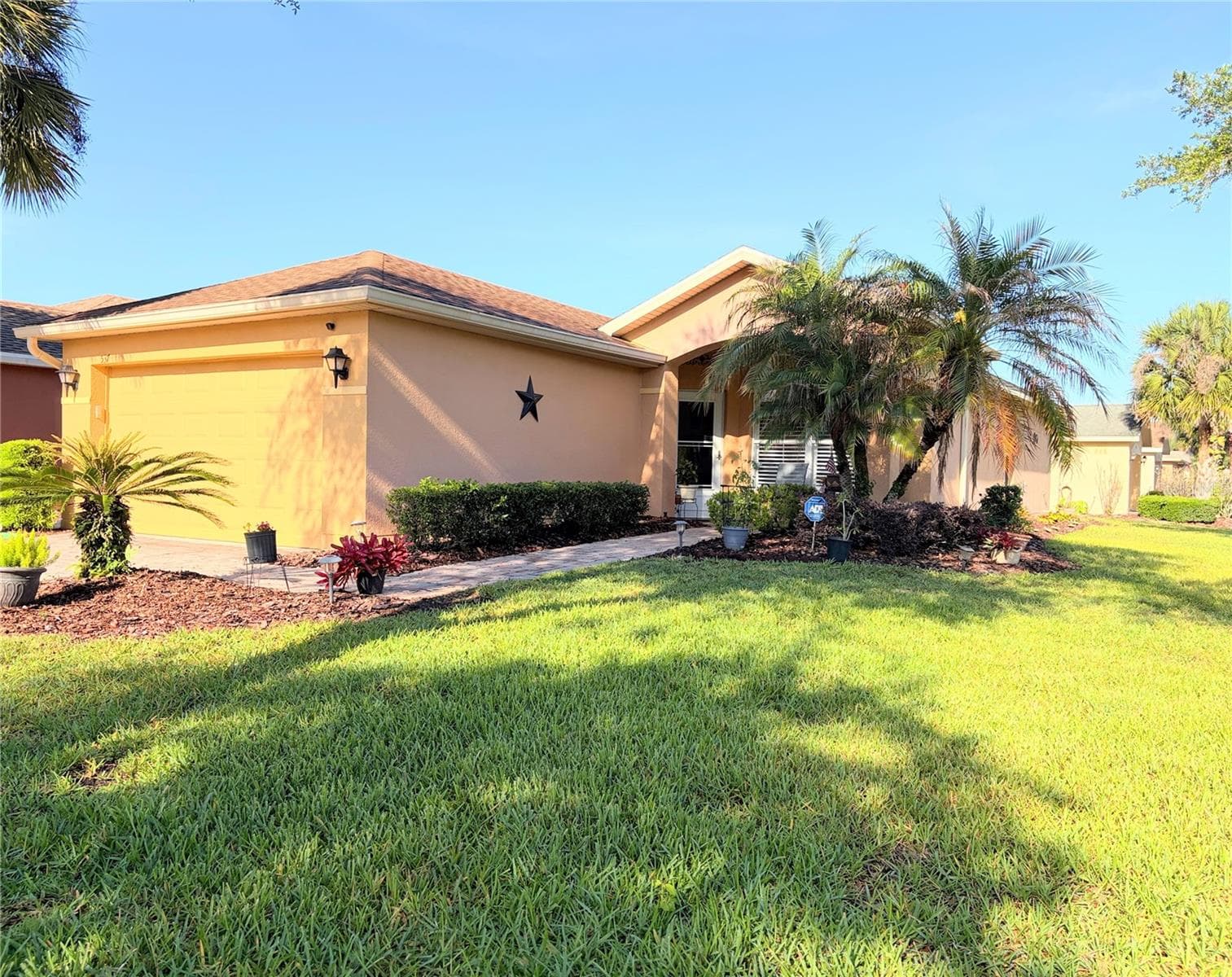 537 GRAND CANAL DR