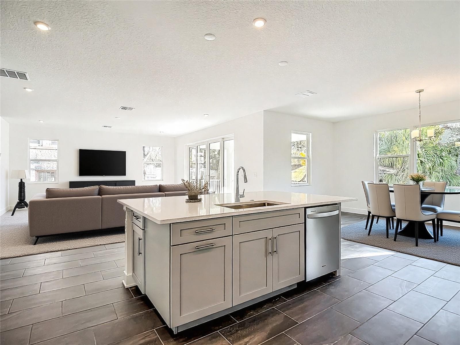 virtually staged - 410 S WEST SHORE BLVD, TAMPA