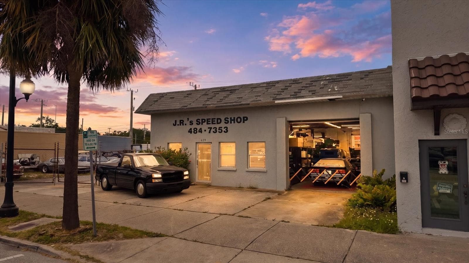 629 E VENICE AVE