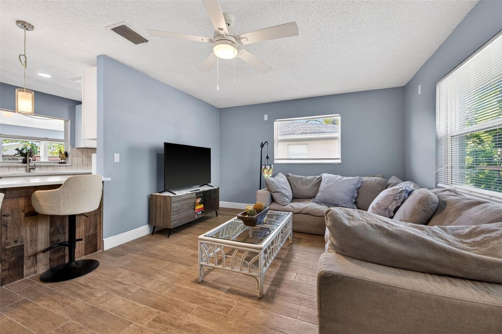 Single Family Residence at 5810 VENETIAN BLVD NE, ST PETERSBURG, photo 3 of 28