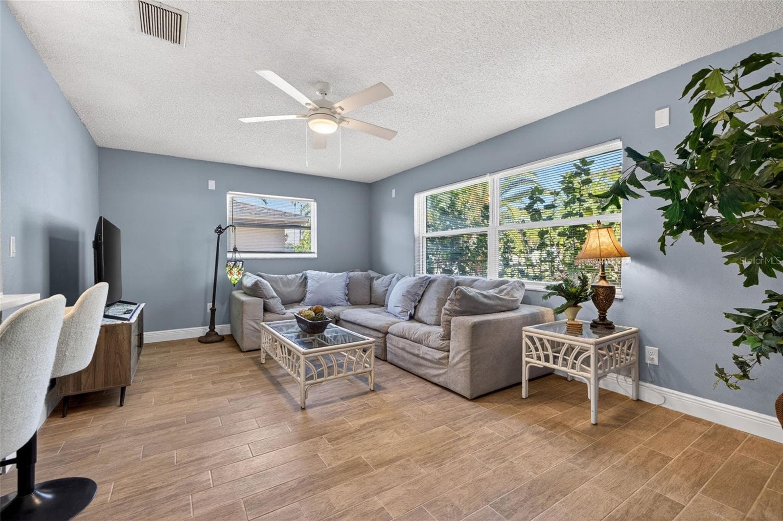 Single Family Residence at 5810 VENETIAN BLVD NE, ST PETERSBURG, photo 4 of 28