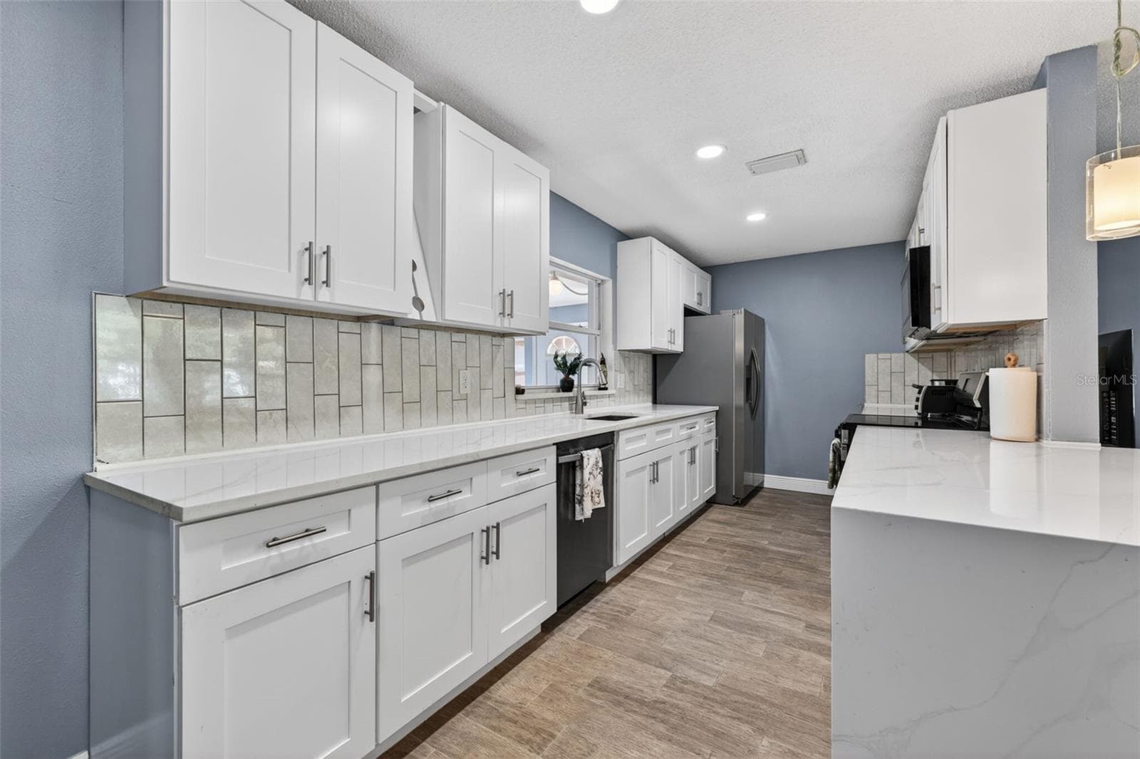 Single Family Residence at 5810 VENETIAN BLVD NE, ST PETERSBURG, photo 7 of 28