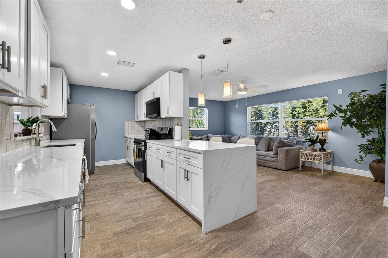 Single Family Residence at 5810 VENETIAN BLVD NE, ST PETERSBURG, photo 8 of 28