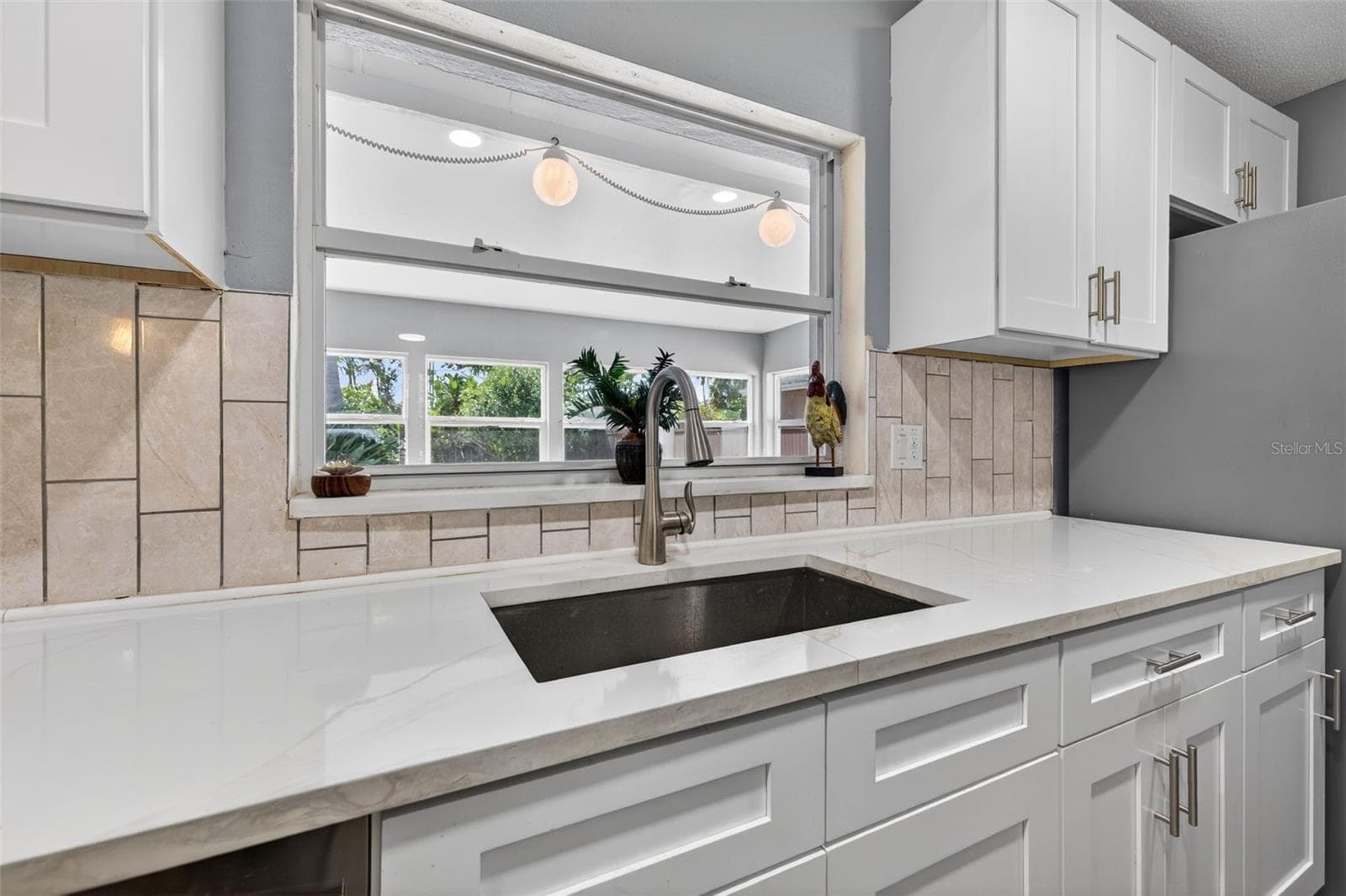 Single Family Residence at 5810 VENETIAN BLVD NE, ST PETERSBURG, photo 10 of 28