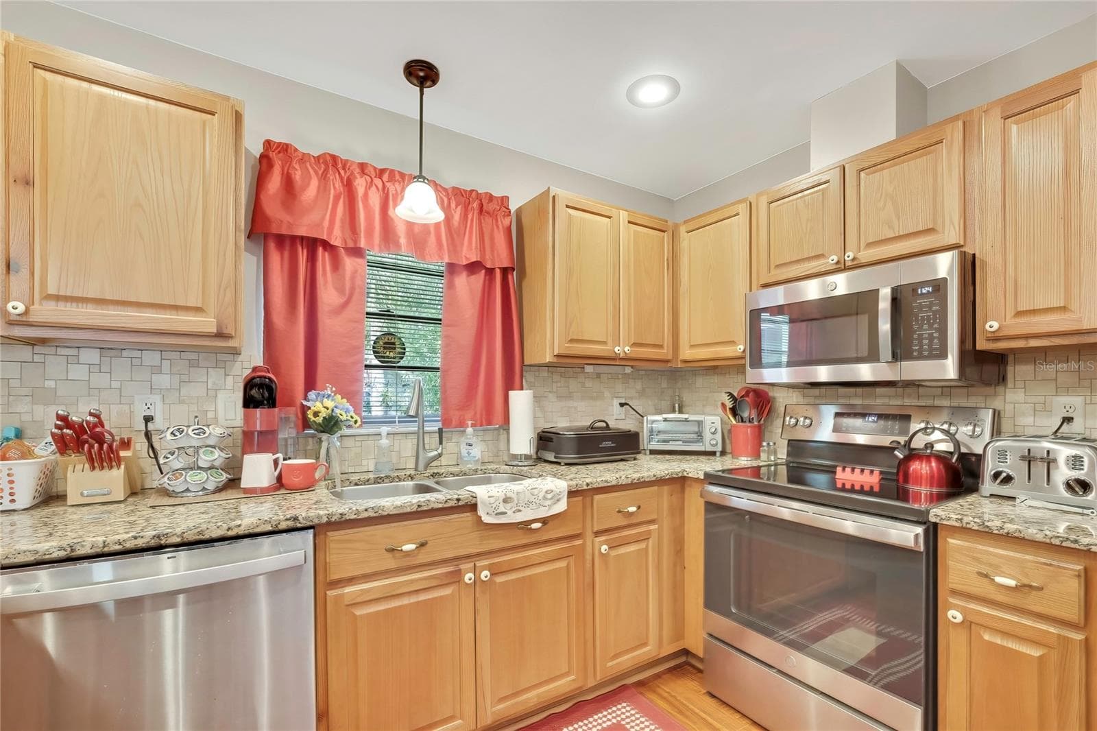 Single Family Residence at 7411 BALTUSROL DR, NEW PORT RICHEY, photo 14 of 34