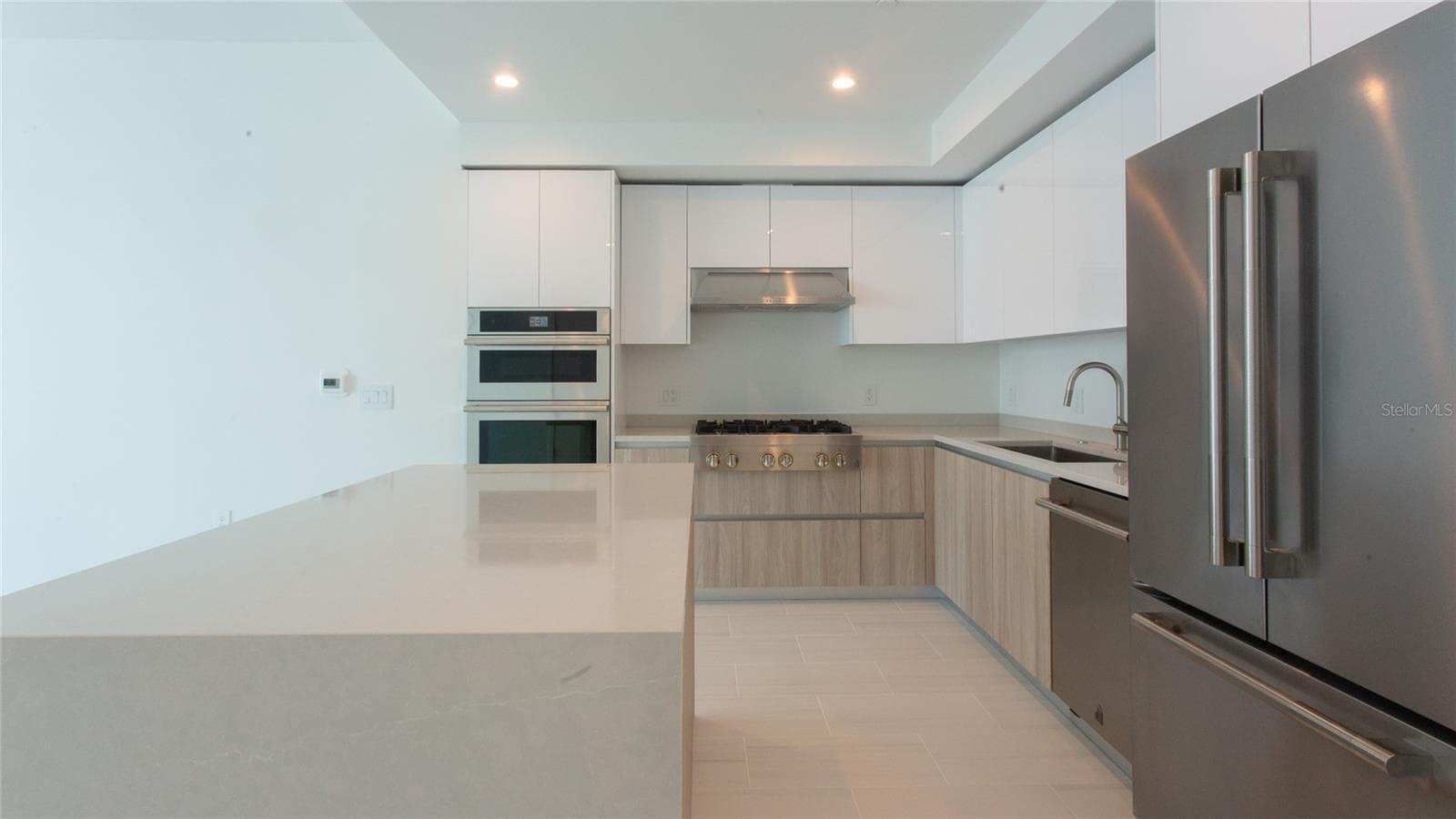 Condominium at 400 CENTRAL AVE #1003, ST PETERSBURG, photo 9 of 50
