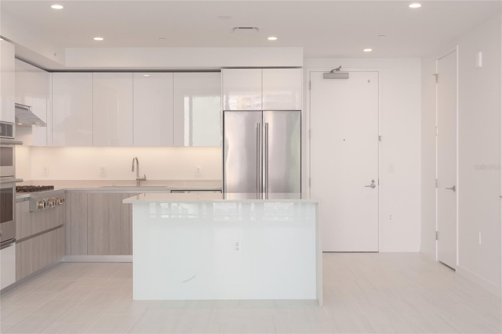 Condominium at 400 CENTRAL AVE #1003, ST PETERSBURG, photo 10 of 50