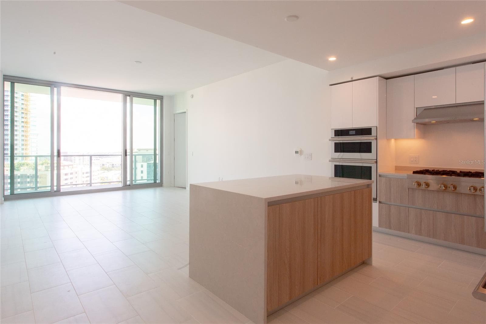Condominium at 400 CENTRAL AVE #1003, ST PETERSBURG, photo 7 of 50