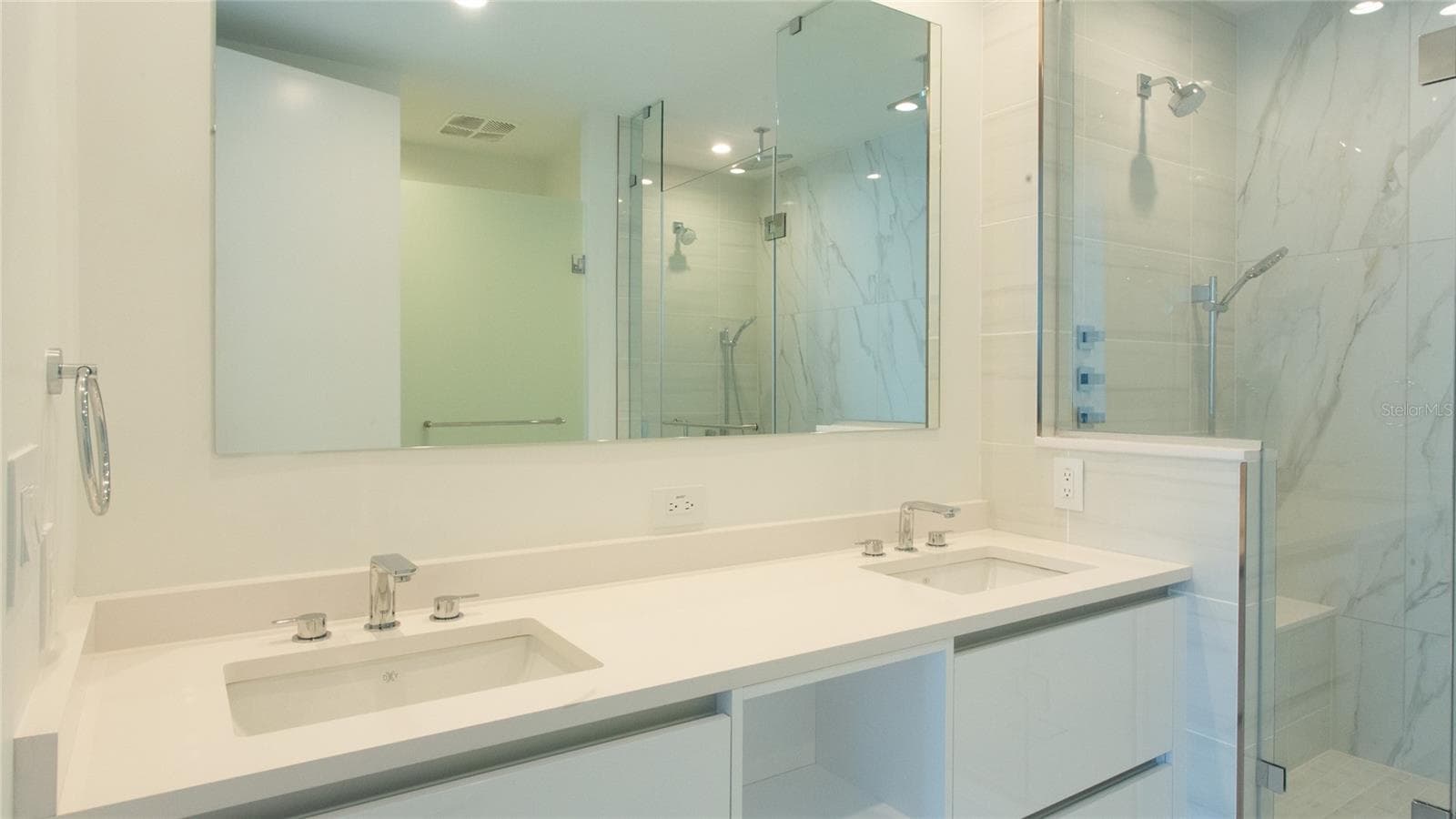 Condominium at 400 CENTRAL AVE #1003, ST PETERSBURG, photo 15 of 50