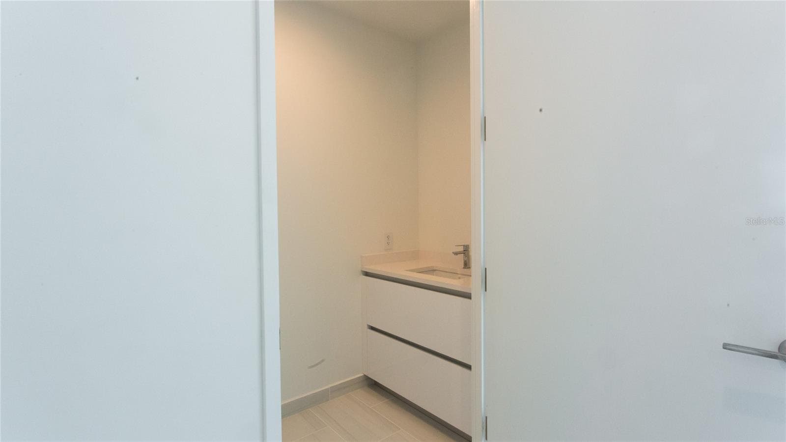 Condominium at 400 CENTRAL AVE #1003, ST PETERSBURG, photo 20 of 50