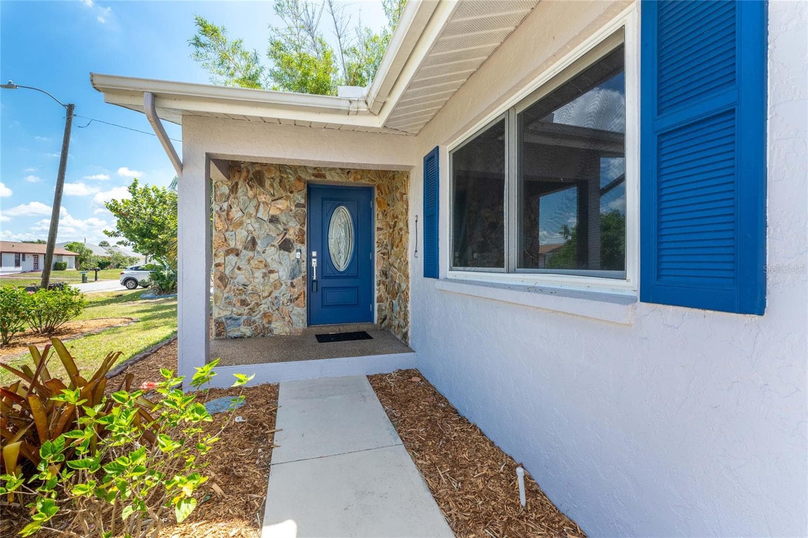 Single Family Residence at 557 MAGNOLIA AVE NW, PORT CHARLOTTE, photo 2 of 43