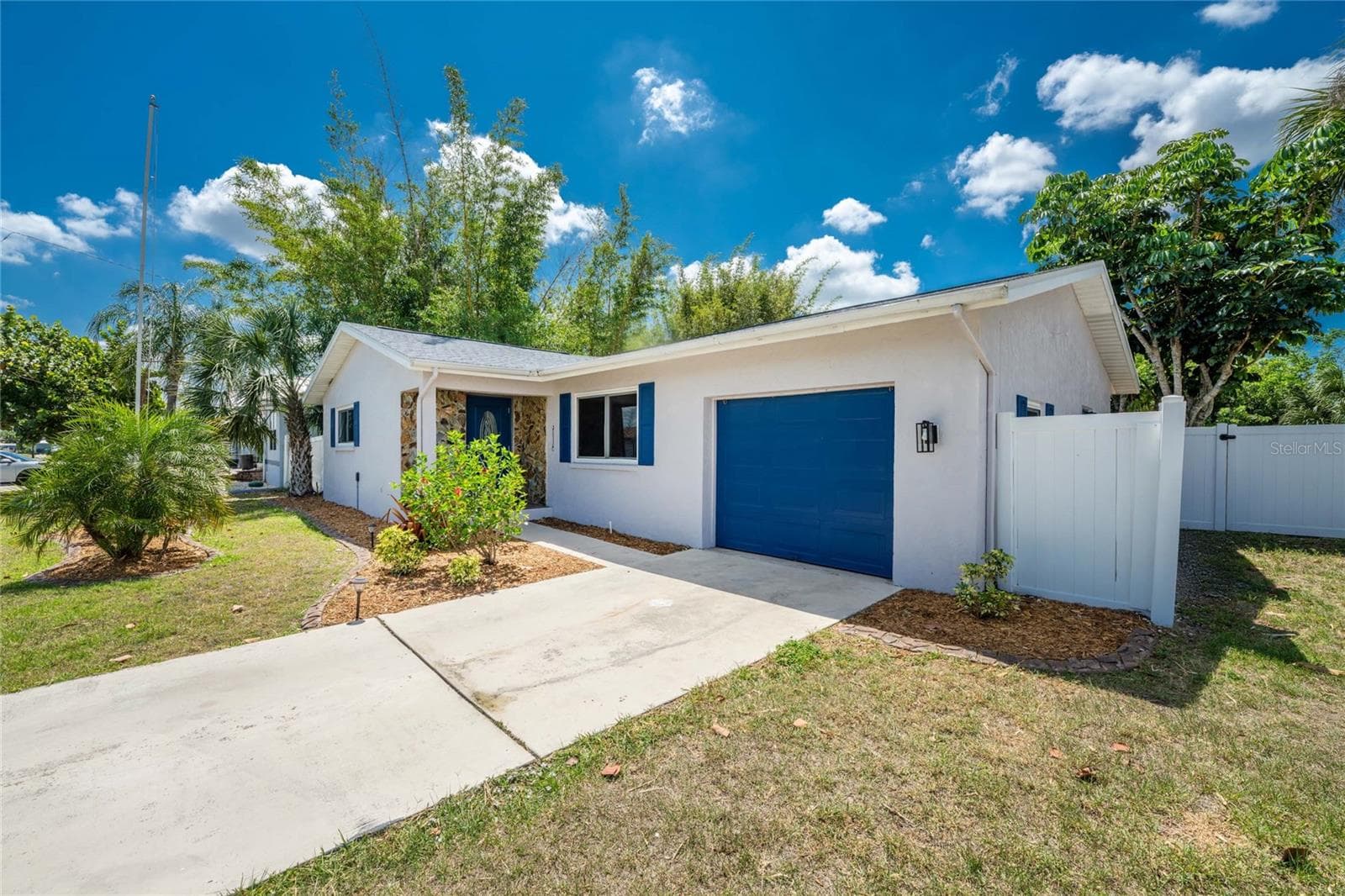 Single Family Residence at 557 MAGNOLIA AVE NW, PORT CHARLOTTE, photo 41 of 43