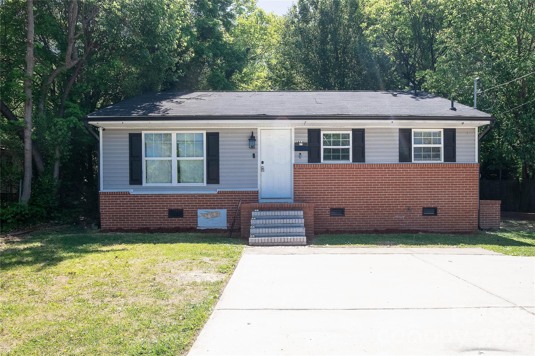 Single Family Residence at 1913 Freeman Mill Road, Greensboro, photo 2 of 17