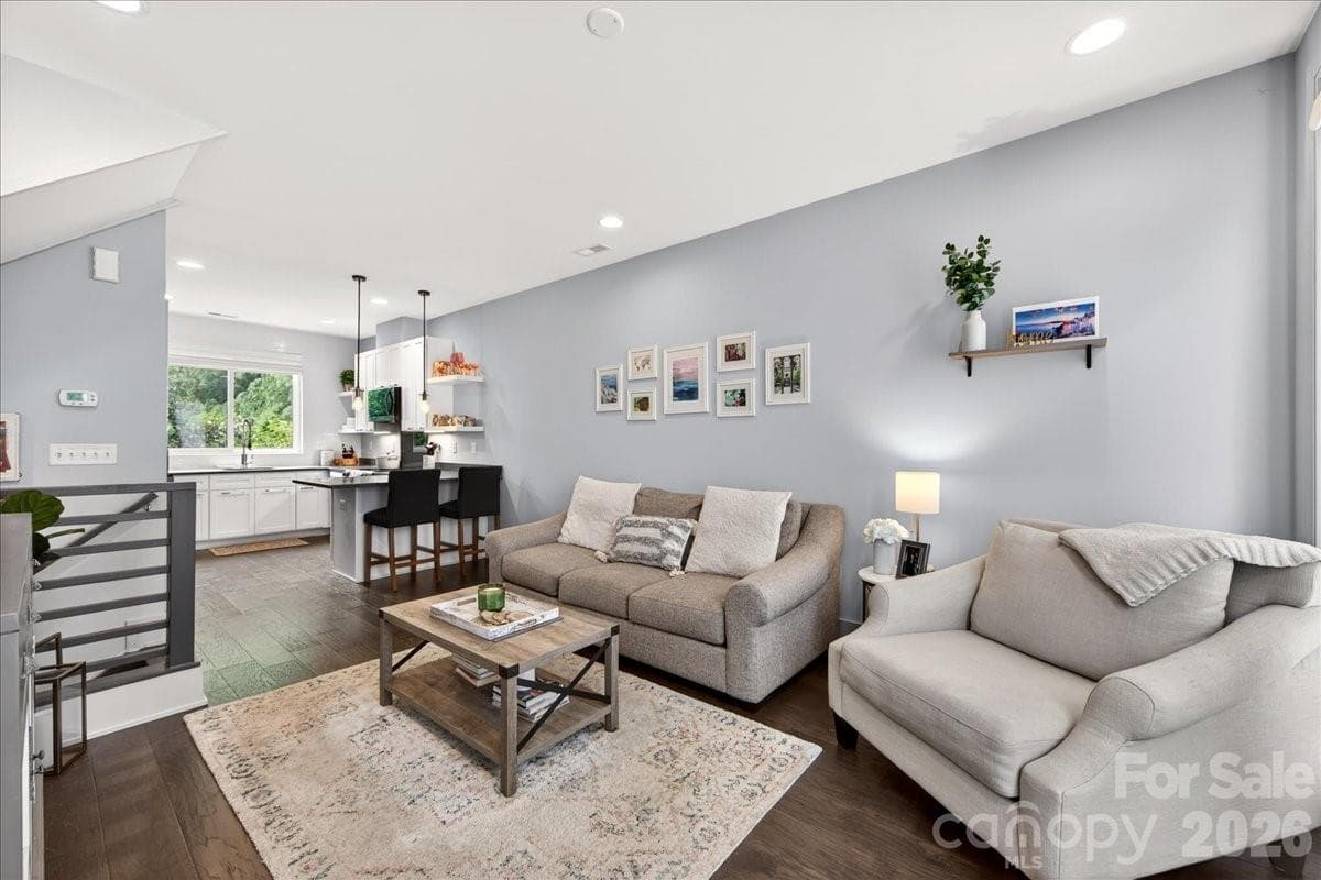 Family Room - Charlotte
