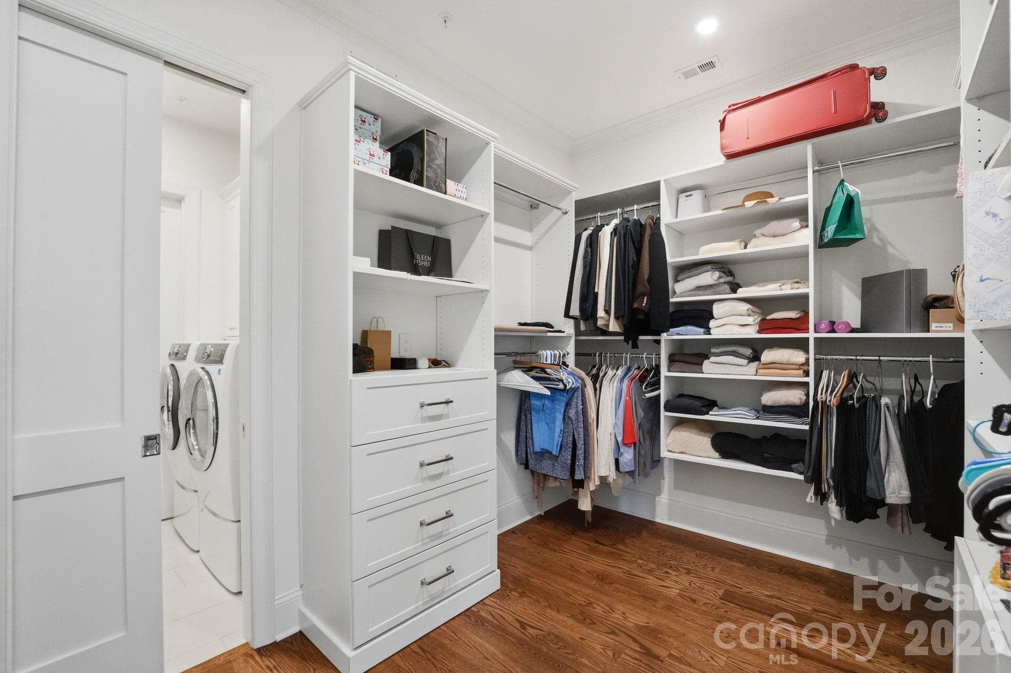Walk-In Closet - Charlotte