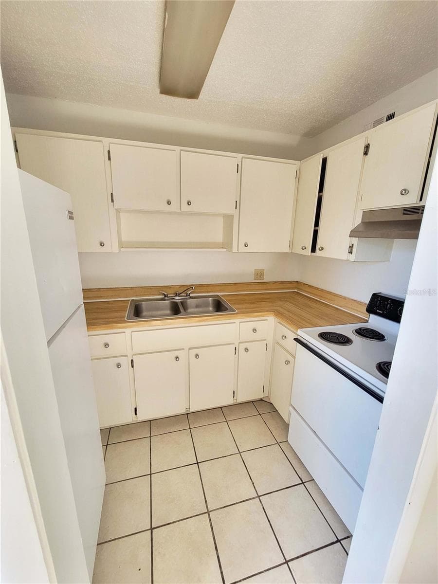 Condominium at 914 SW 8TH AVE #26, GAINESVILLE, photo 8 of 15