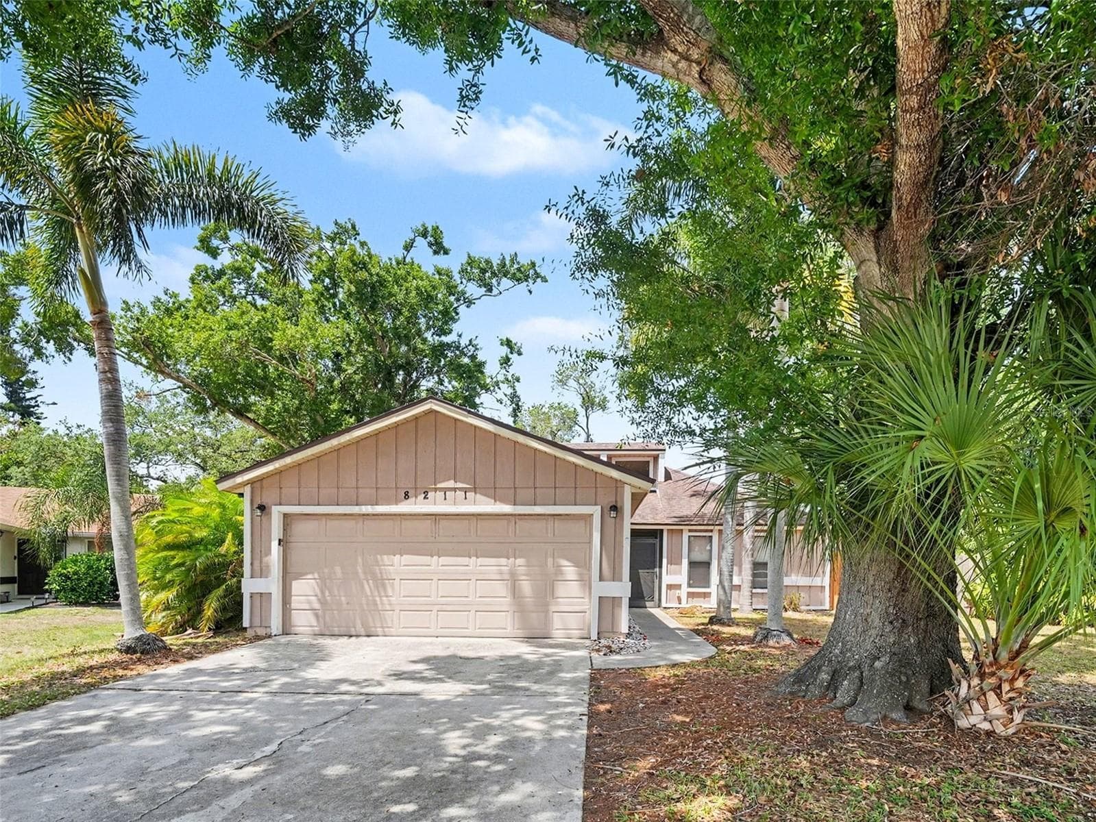 Single Family Residence at 8211 COUNTRY OAKS CT, SARASOTA, photo 3 of 22