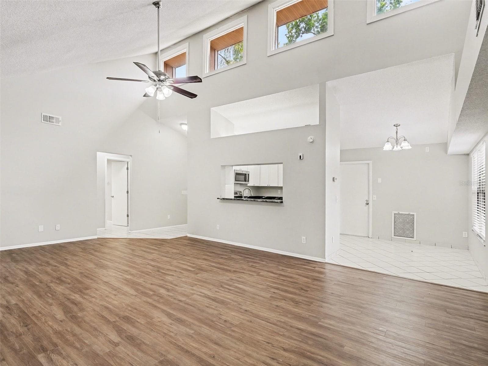 Single Family Residence at 8211 COUNTRY OAKS CT, SARASOTA, photo 4 of 22