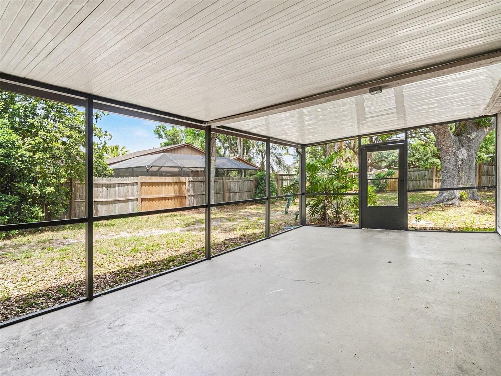 Single Family Residence at 8211 COUNTRY OAKS CT, SARASOTA, photo 17 of 22