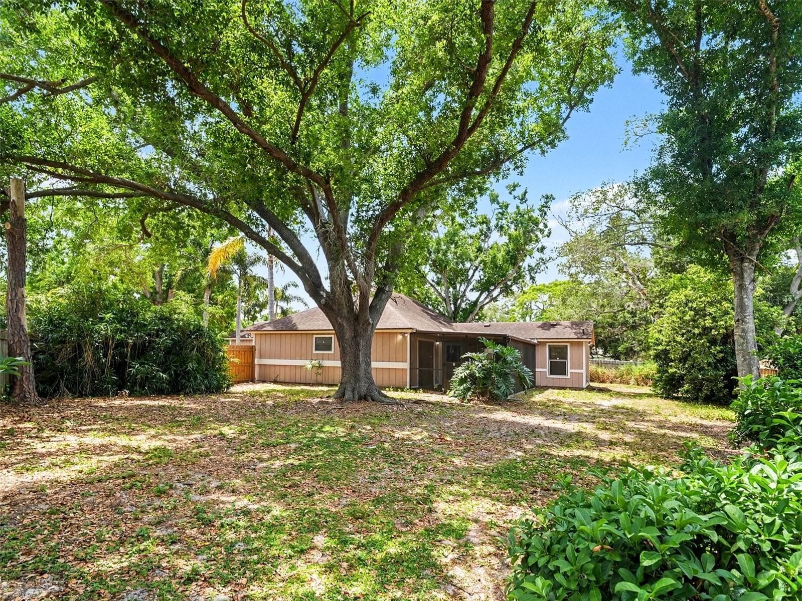 Single Family Residence at 8211 COUNTRY OAKS CT, SARASOTA, photo 21 of 22