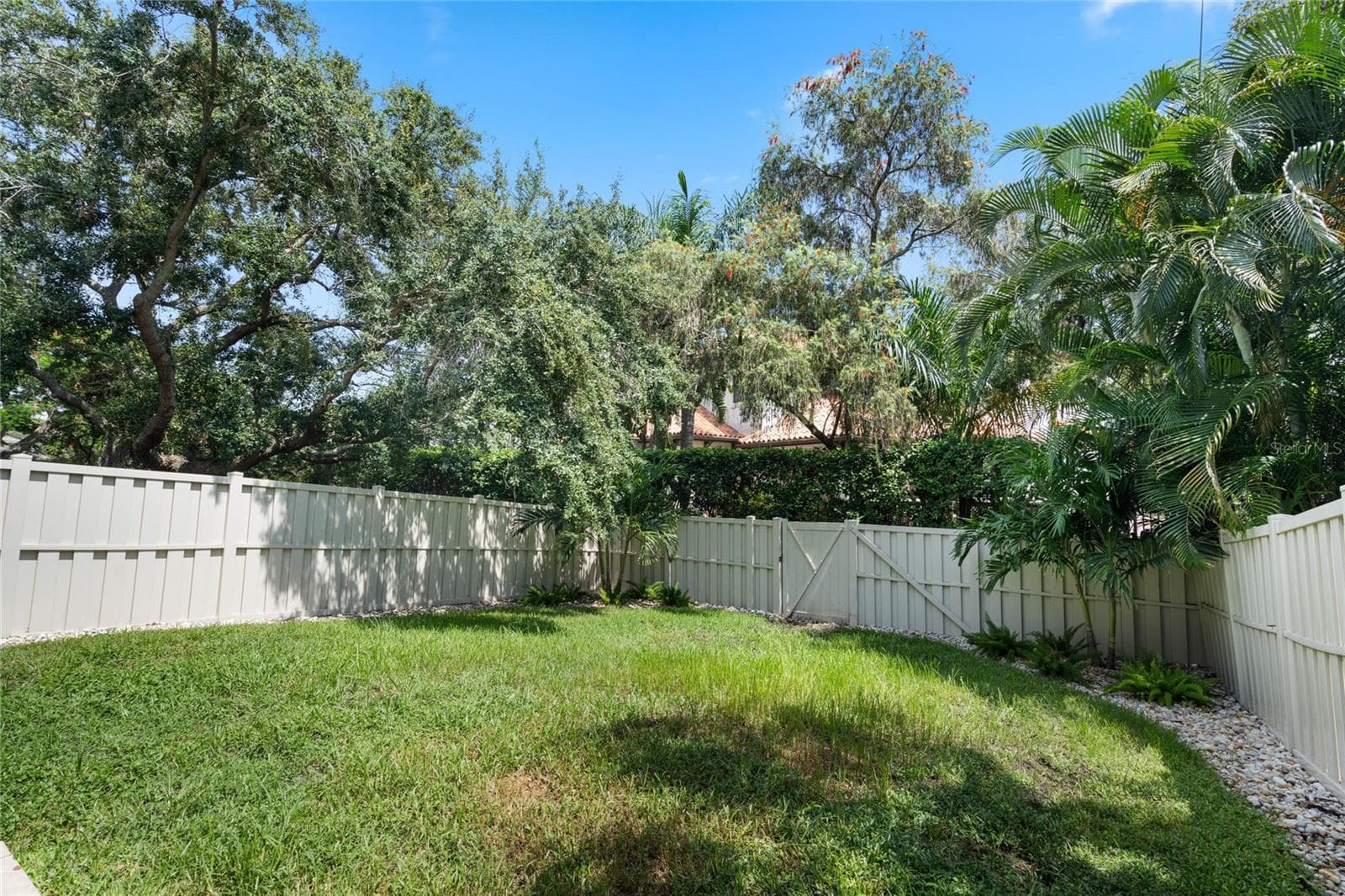 Plenty of private yardspace fully fenced with very minimal maintenance.  HOA cares for the grass mowing - 1092 SANABEL CT NE, ST PETERSBURG