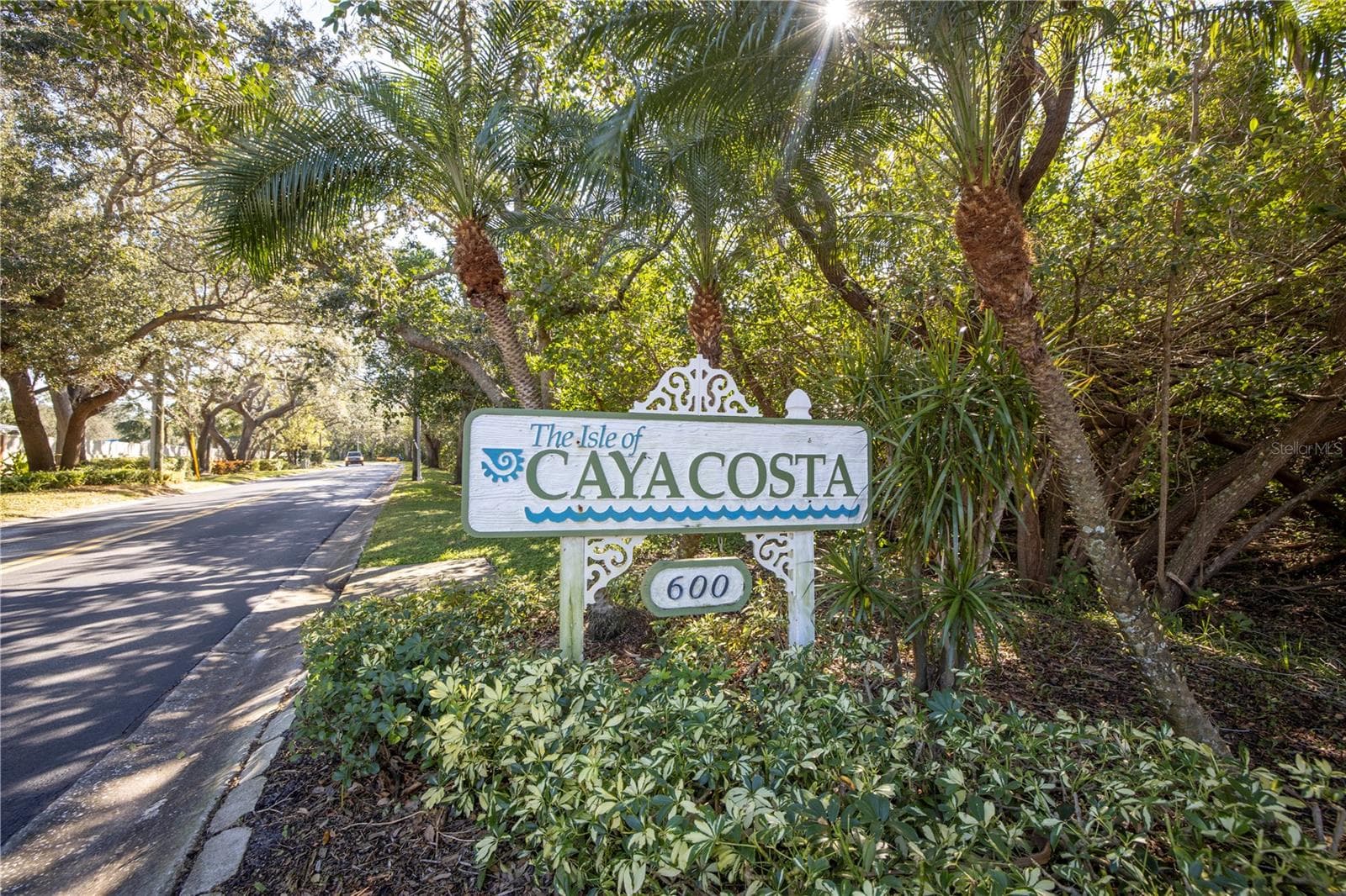 Quiet Hidden entry to this gated community - 1092 SANABEL CT NE, ST PETERSBURG