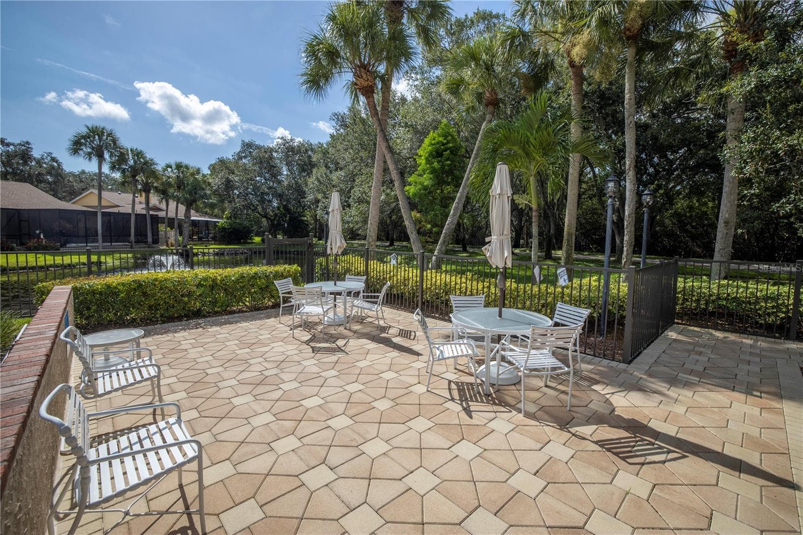 Great picnic space with umbrellas - 1092 SANABEL CT NE, ST PETERSBURG