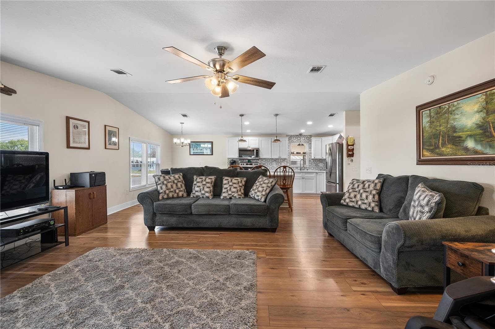 Spacious living room - 1502 LONGBOW DR, LAKELAND