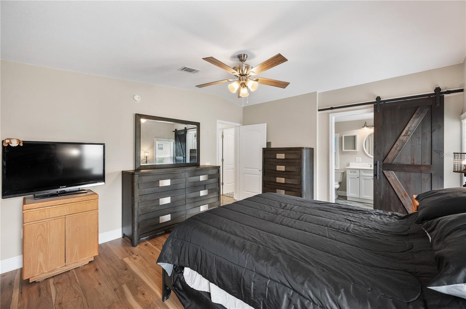 Large primary suite - 1502 LONGBOW DR, LAKELAND
